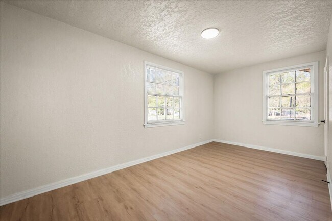 Building Photo - 981 McTyre Ct