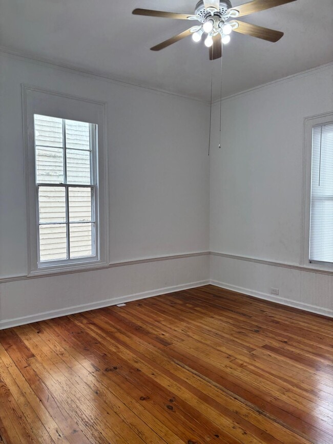 Building Photo - 403 W Hampton Ave