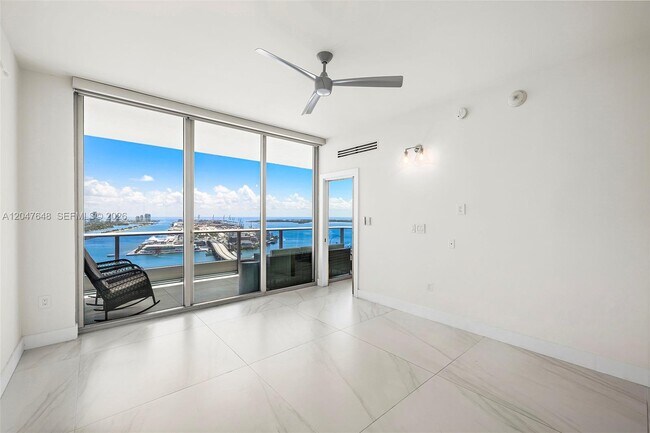 Building Photo - 900 Biscayne Blvd
