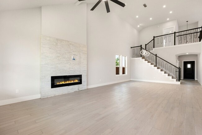 Building Photo - 1221 Woodflower Dr