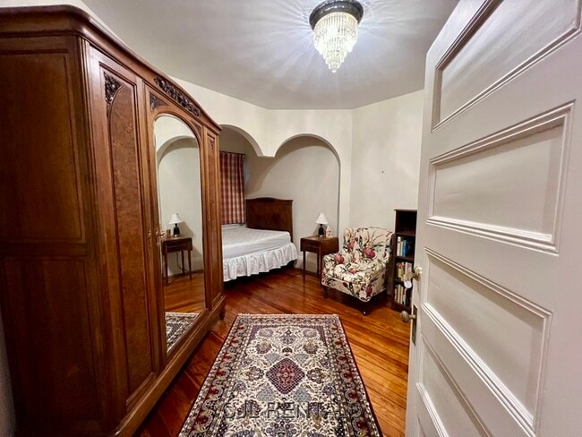 Building Photo - 684 Washington St