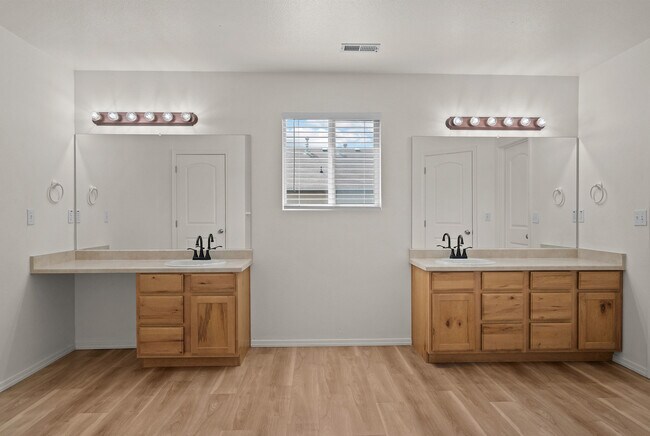 Building Photo - 2867 W 400 S