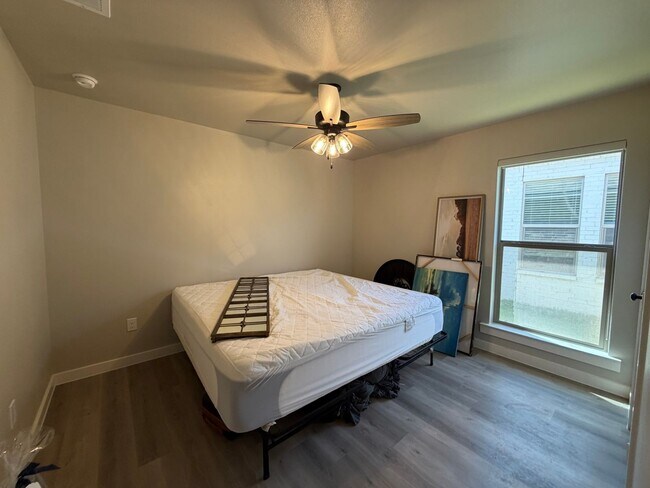 Building Photo - 3/2/2 in Frenship ISD in upland crossing!
