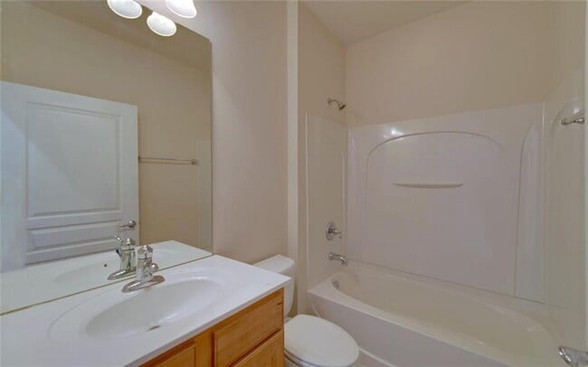 Building Photo - 6218 Azalea Way
