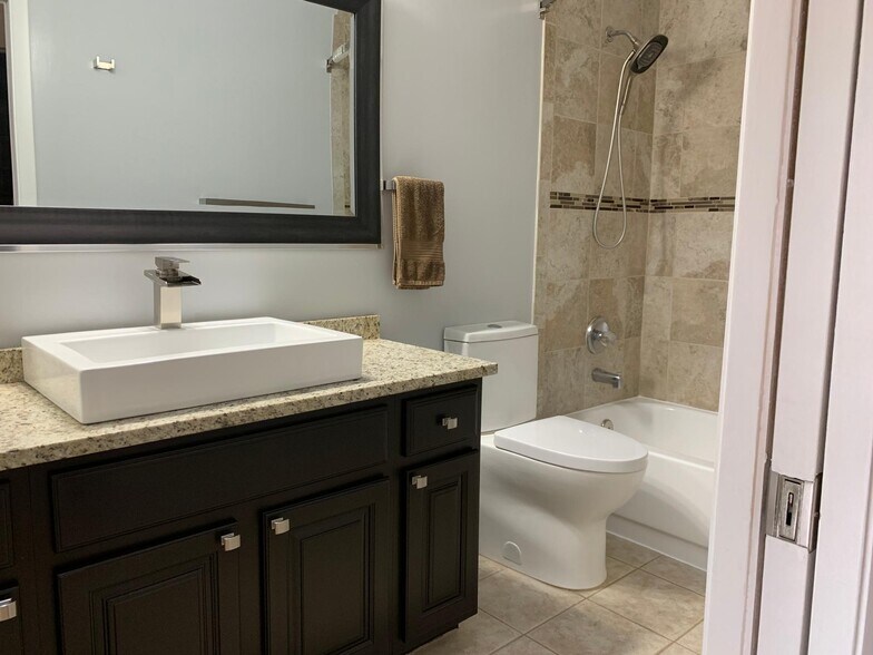 Master Bedroom Bath - 921 SE 13th St