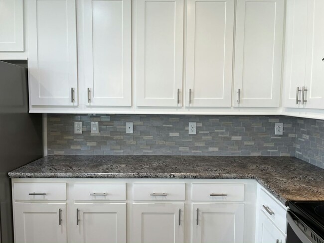 Building Photo - 968 Avanti Way Blvd