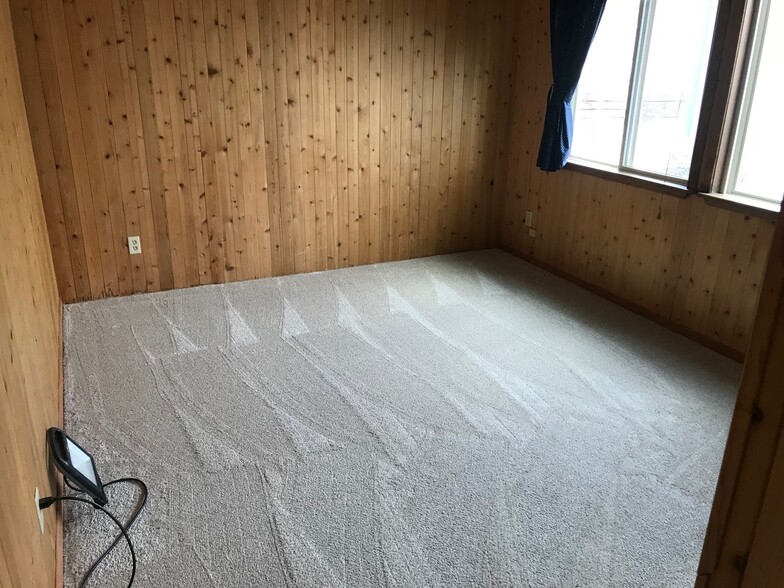 Building Photo - 23740 Lakeview Dr