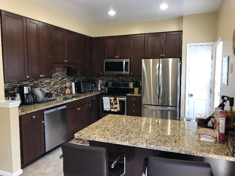 Building Photo - 25411 Morse Dr