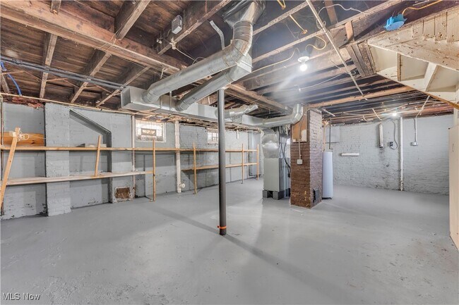 Building Photo - 3138 W 101st St