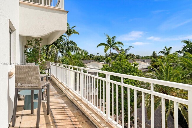 Building Photo - 1415 Sunset Harbour Dr