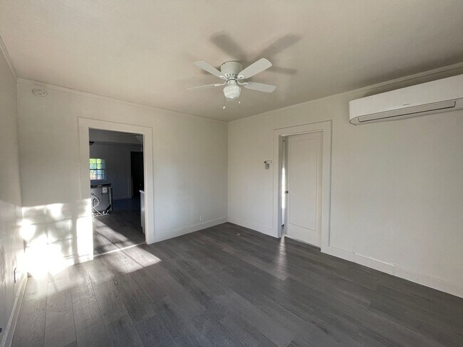 Building Photo - East Sac Bungalow Available!