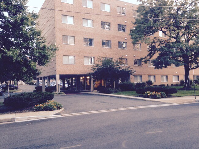 Primary Photo - 4020 Washington Blvd