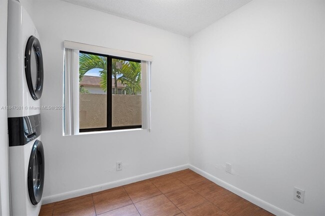 Building Photo - 4270 SW 70th Terrace