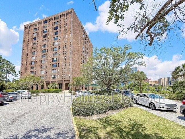 Building Photo - 14 Lockwood Dr