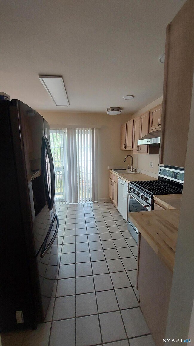 Building Photo - 11 Mannions Ln