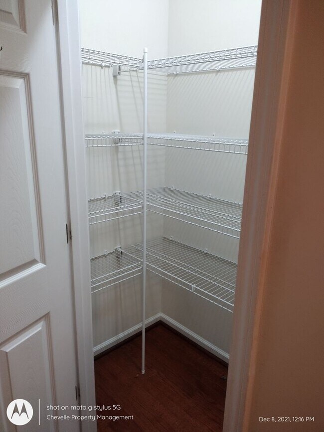 Building Photo - Beautiful 5 bedroom FOR RENT