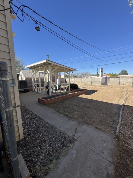 Building Photo - 2113 Madeira Dr NE