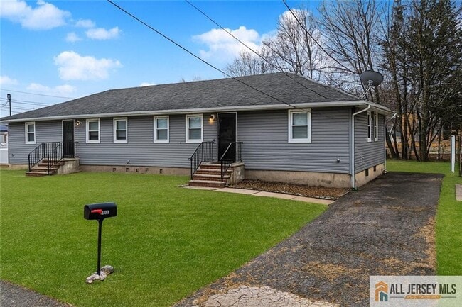 Building Photo - 1036 Apache St