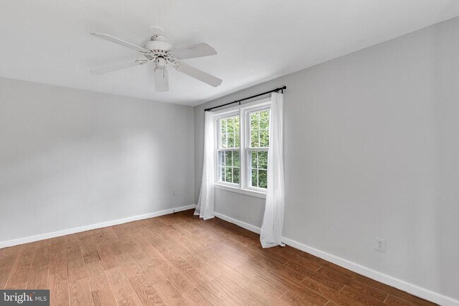 Building Photo - 702 S Arlington Mill Dr