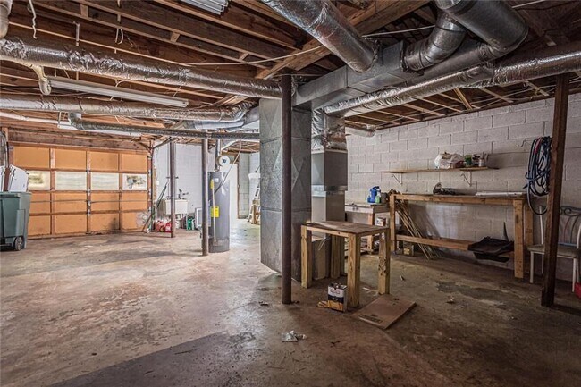 Building Photo - 850 Red Barn Rd