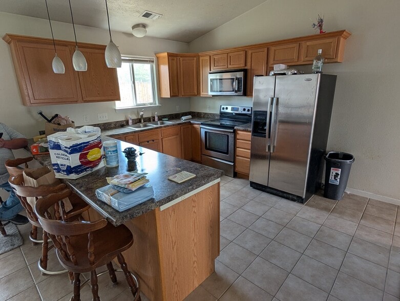 Building Photo - 3164 1/2 Glendam Drive