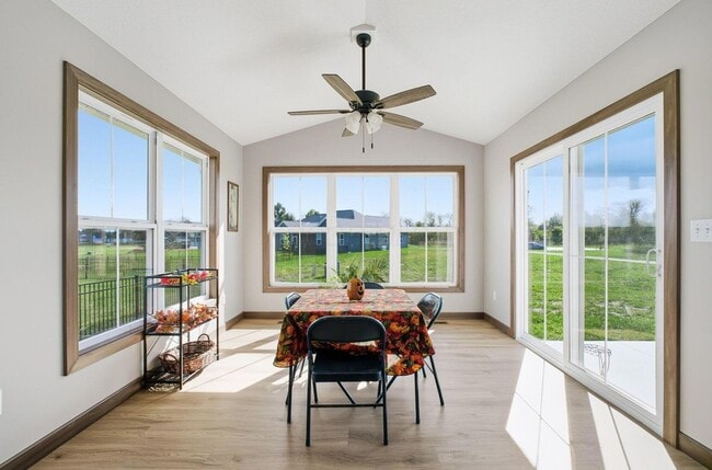 Building Photo - 557 Cannondale Ave