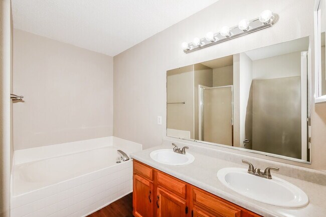 Building Photo - 15469 Fawn Meadow Dr