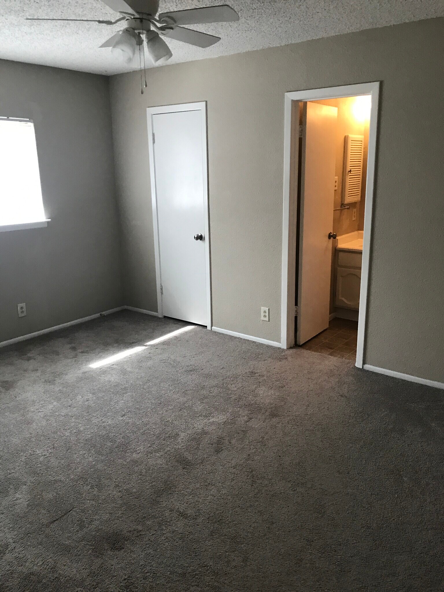 Building Photo - 5910 Lubbers Way