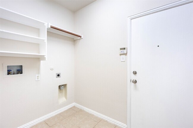 Building Photo - 2725 Tangerine Ln