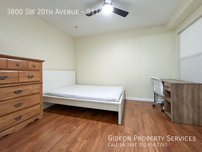 Building Photo - 3800 SW 20th Ave