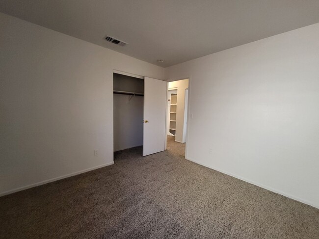 Building Photo - House For Rent In El Mirage