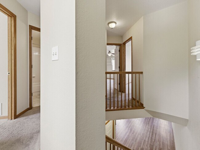 Building Photo - Excellent 4-Bedroom Condo in West Fort Collins!