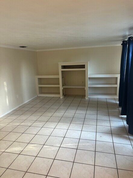 Building Photo - 10910 Rexdale Ave