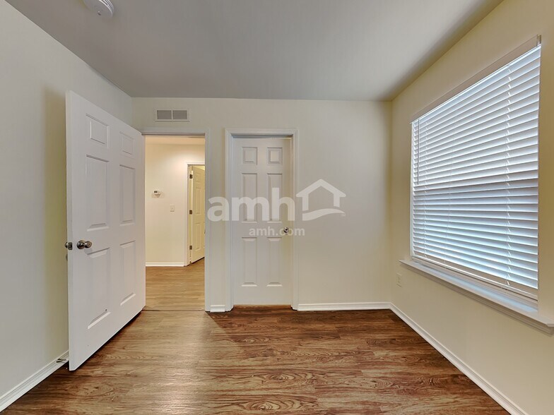 Building Photo - 4940 Sweet Shade Trail
