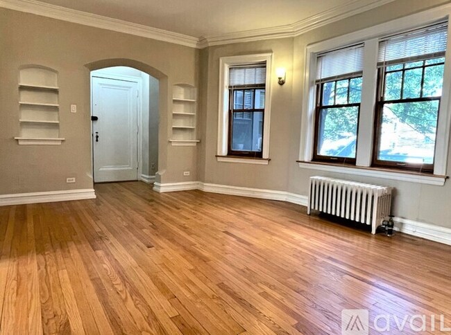 Primary Photo - 1352 W Carmen Ave