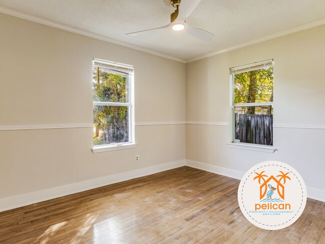 Building Photo - Cozy 2 Bedroom House with Large Yard in Pe...
