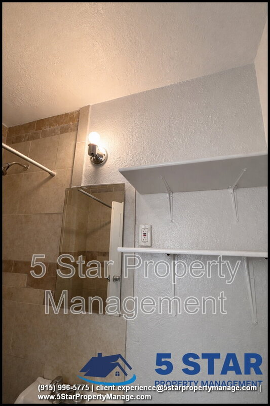 Building Photo - 1114 El Paso St