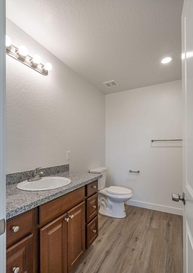 Building Photo - 7565 E Addis Ave