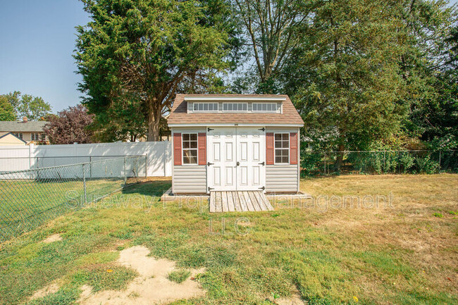 Building Photo - 196 Munger Ave