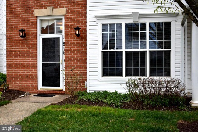 Building Photo - 10730 Symphony Way