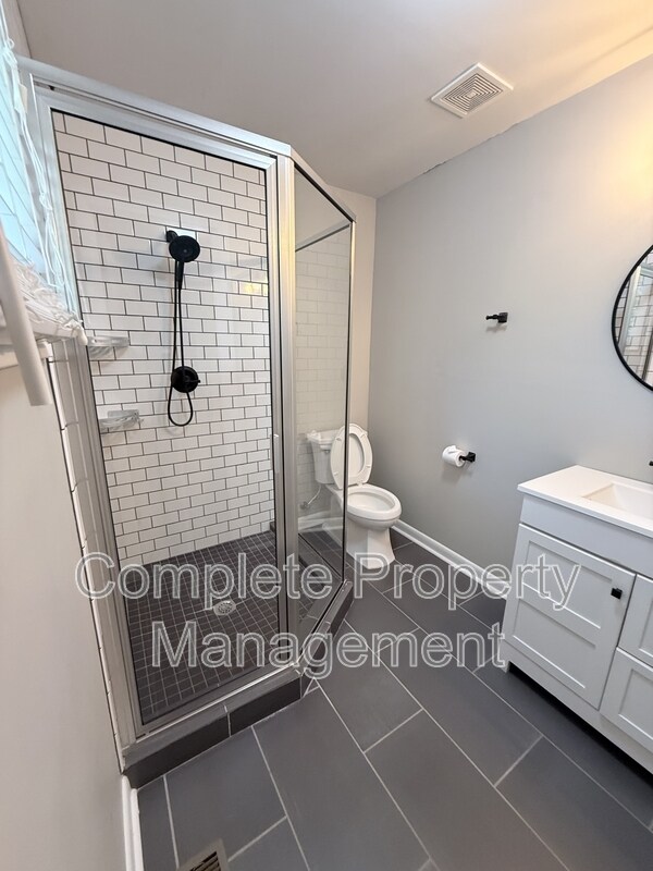 Building Photo - 3153 Woodhaven Dr