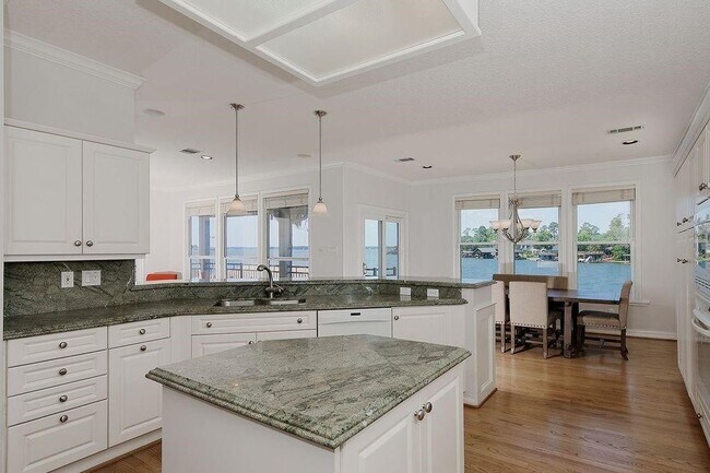 Building Photo - 12374 Lake Vista Dr