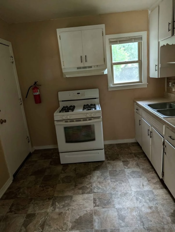 Building Photo - 717 Mickan St