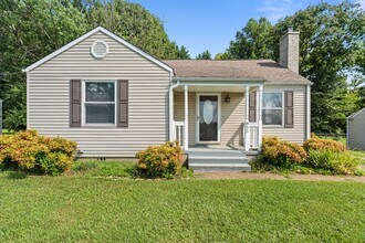 Building Photo - Cozy Cottage next to Alcoa Schools