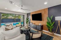 Building Photo - 5002 E Paradise Dr