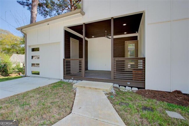 Building Photo - 210 Mathewson Pl SW