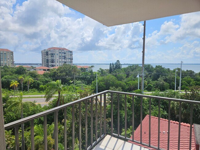 Building Photo - Move-In Special! Get November FREE When You Sign a 1-Year Lease!