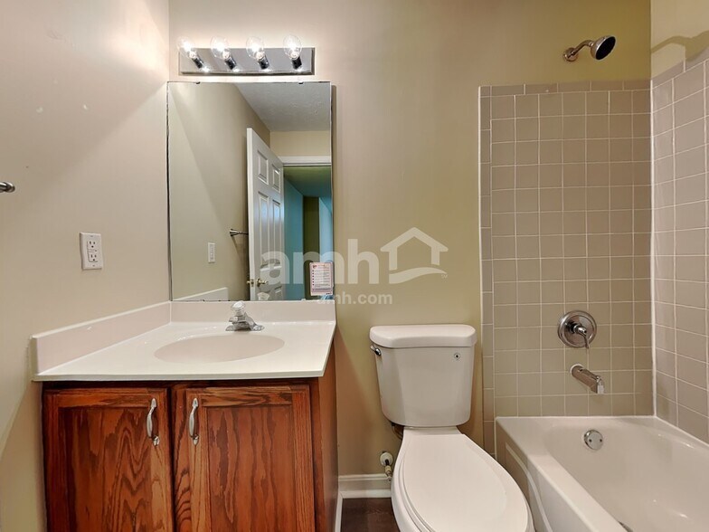 Building Photo - 4558 Randall Dr