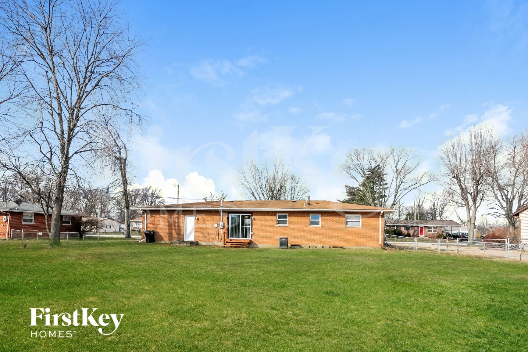 Building Photo - 8 Oak Dr