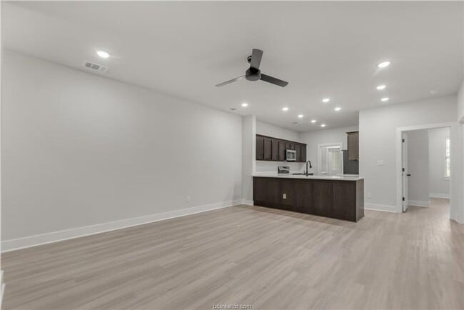 Building Photo - 4 Bed, 4 Bath Brand New Barracks Unit for ...